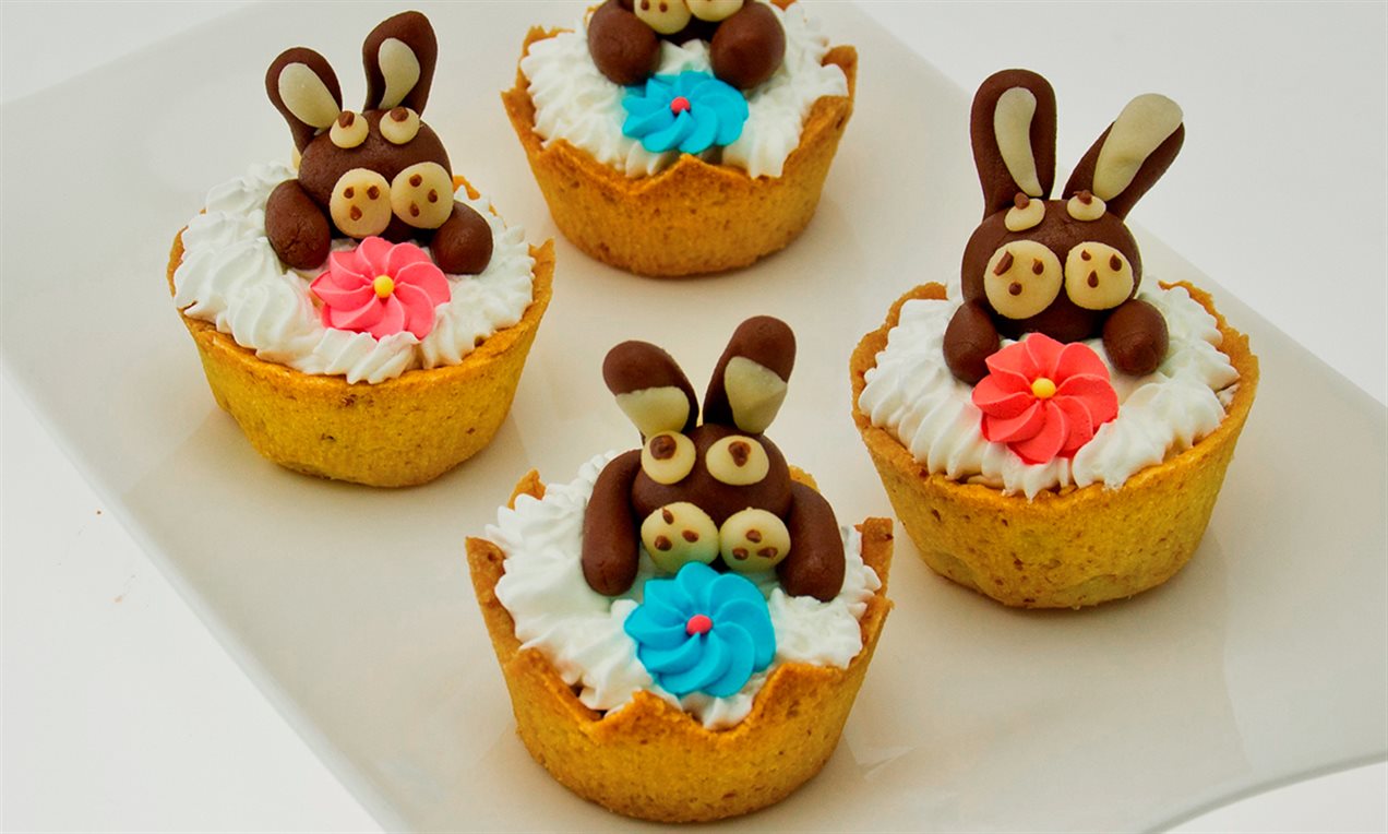 Coppette di Pasqua con coniglietti di marzapane