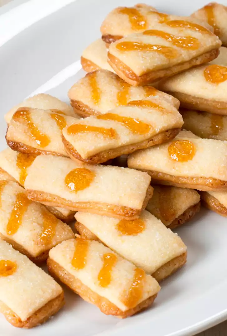 Dolcetti di marzapane e confettura di albicocche.jpg