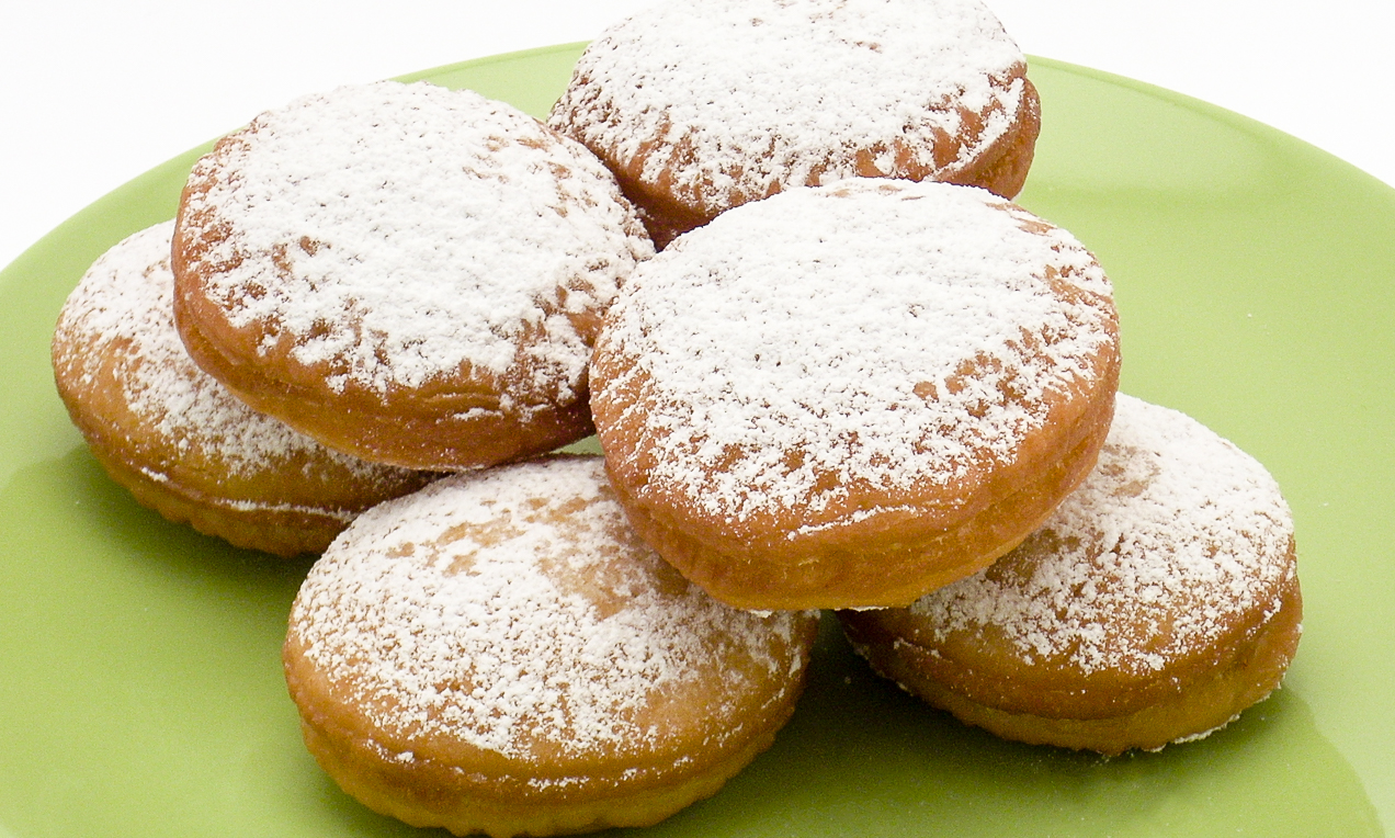 Tortelli di Carnevale con ricotta e macedonia candita