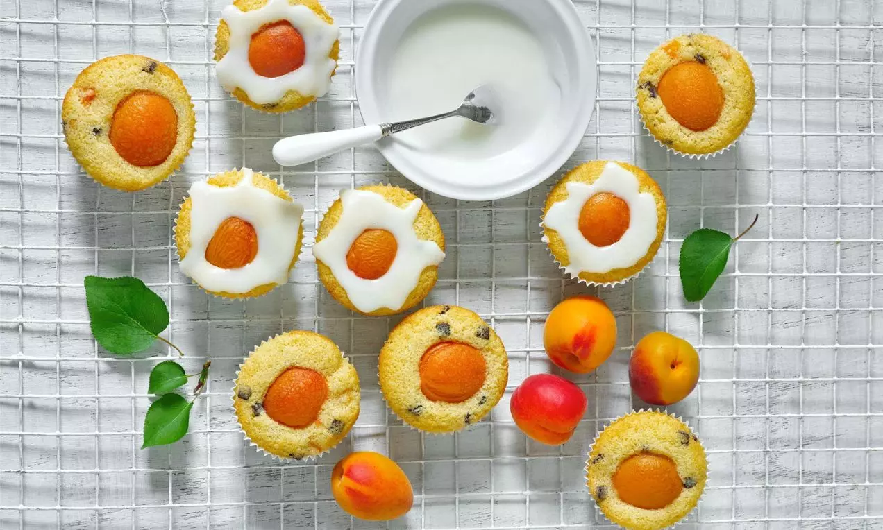 Letní muffiny s čerstvými meruňkami a s vůni Vanilkového cukru a Extraktu Bourbon Vanilka Madagaskar Dr. Oetker